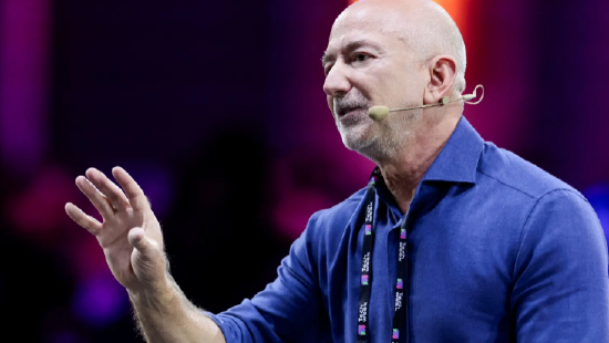 杰夫·贝佐斯：AI正处于工业泡沫中，但社会将从中获得巨大利益