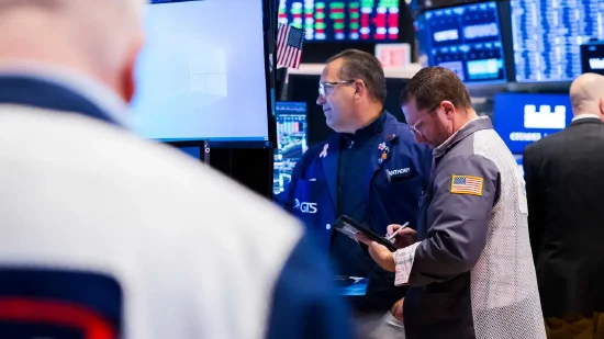 午盘：美股小幅下滑，此前纳指与标普创盘中新高