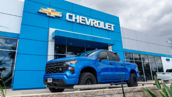 通用汽车上调业绩指引且三季度盈利超预期，股价大涨15%